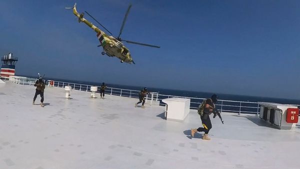 ಭಾರತಕ್ಕೆ ಬರುತ್ತಿದ್ದ ಇಸ್ರೇಲಿ ಹಡಗು ಅಪಹರಣ: ವಿಡಿಯೋ ವಿಡುಗಡೆ ಮಾಡಿದ ಹೌತಿ ಬಂಡುಕೋರರು!