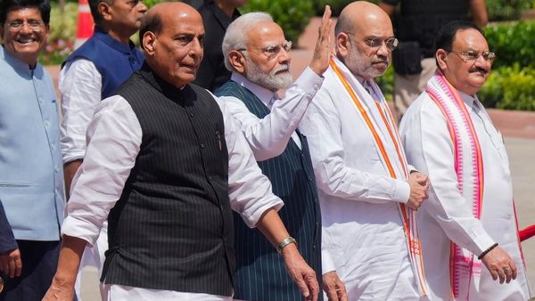 ಸಂಸದ, ಕೇಂದ್ರ ಸಚಿವರನ್ನ ಫೀಲ್ಡ್‌ಗೆ ಇಳಿಸಿ ಹೊಸ ಆಟ ತೋರಿಸಿದ ಬಿಜೆಪಿ!