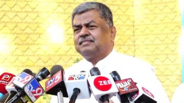 ಬ್ರಿಟಿಷರ ಬೂಟು ನೆಕ್ಕುವವರಿಂದ ನಾವು ಕಲಿಯಬೇಕಿಲ್ಲ: ನಾನು ಲೋಕಸಭಾ ಟಿಕೆಟ್ ಆಕಾಂಕ್ಷಿ: ಬಿಕೆಎಚ್