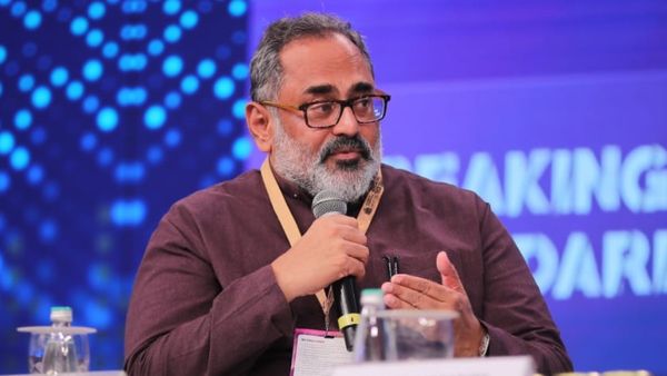 ಹೈದರಾಬಾದ್ ಐಟಿ ರಾಜಧಾನಿಯಾಗಿ ಬೆಂಗಳೂರನ್ನು ಬದಲಾಯಿಸಲು ಸಾಧ್ಯವಿಲ್ಲ: ರಾಜೀವ್ ಚಂದ್ರಶೇಖರ್