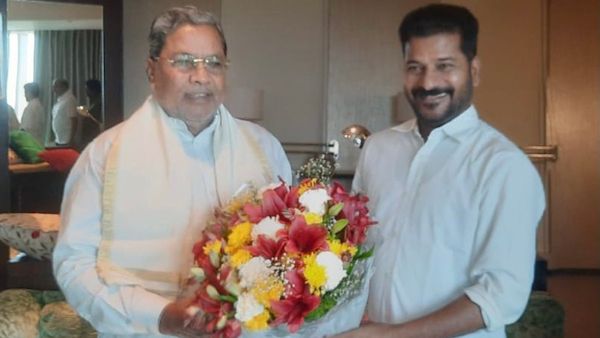 Revanth Reddy: ತೆಲಂಗಾಣ ಹೊಸ ಸಿಎಂ ಆಡಳಿತದ ಮುನ್ಸೂಚನೆ ನೀಡಿದ ಸಿಎಂ ಸಿದ್ದರಾಮಯ್ಯ