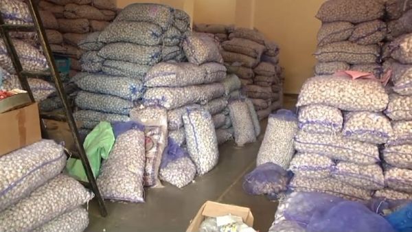 Garlic price spike: ಬೆಳ್ಳುಳ್ಳಿ ಈಗ ಭಾರೀ ದುಬಾರಿ: ಒಗ್ಗರಣೆಗೆ ಬಂತು ಕುತ್ತು, ಬೆಲೆಗಳ ಮಾಹಿತಿ