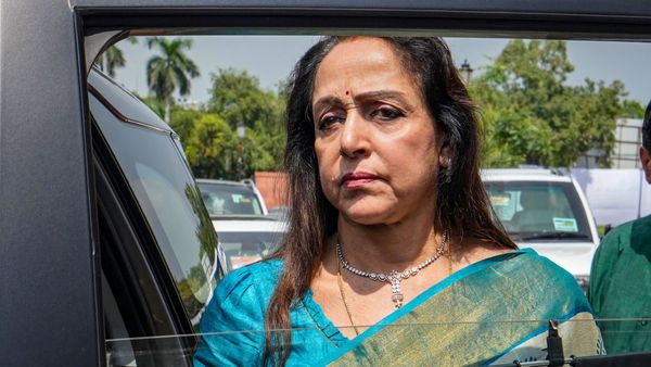 ತುಂಬಾ ಪ್ರಶ್ನೆಗಳನ್ನು ಕೇಳಿದ್ದಕ್ಕೆ ಸಂಸದರನ್ನು ಅಮಾನತು ಮಾಡಲಾಗಿದೆ: ಬಿಜೆಪಿ ಸಂಸದೆ ಹೇಮಾ ಮಾಲಿನಿ