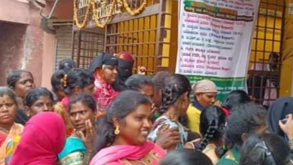 Ration card: ಹೊಸ ರೇಷನ್ ಕಾರ್ಡ್‌ ಅರ್ಜಿ ಸಲ್ಲಿಸಲು ಮುಗಿಬಿದ್ದ ಮಹಿಳೆಯರು, ಮುಂದಾಗಿದ್ದೇನು ಗೊತ್ತಾ?