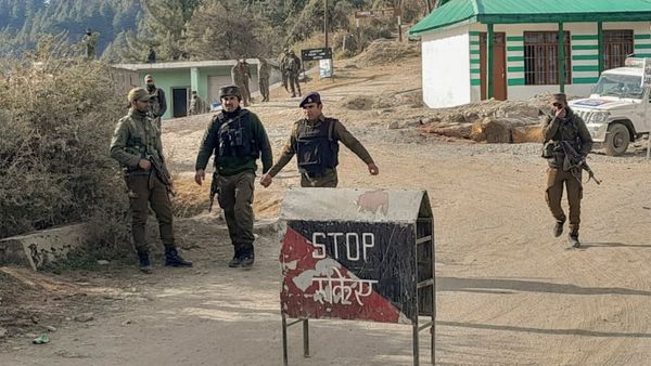 ಜಮ್ಮು ಮತ್ತು ಕಾಶ್ಮೀರದಲ್ಲಿ ಮೊಬೈಲ್ ಇಂಟರ್ನೆಟ್ ಸ್ಥಗಿತ