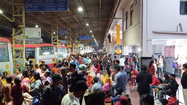 ಬೆಂಗಳೂರು-ಮಂಗಳೂರು ನಡುವೆ ರೈಲು ಸಂಚಾರ ಸ್ಥಗಿತ: ಮೆಜೆಸ್ಟಿಕ್‌ಗೆ ಹರಿದು ಬಂತು ಪ್ರಯಾಣಿಕರ ದಂಡು...