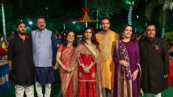 ಮುಕೇಶ್‌ ಅಂಬಾನಿ ಕುಟುಂಬ, ಕಂಪೆನಿಯಲ್ಲಿ ಕೆಲಸ ಮಾಡುವವರ ಶೈಕ್ಷಣಿಕ ಅರ್ಹತೆ ವಿವರ 