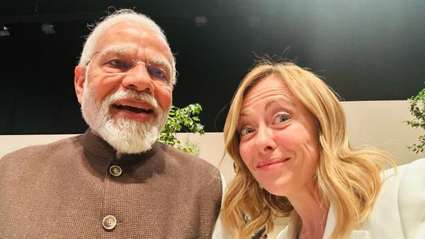 ಇಟಲಿ ಪ್ರಧಾನಿ ಜೊತೆ ಸೆಲ್ಫಿಗೆ ಪೋಸು ಕೊಟ್ಟ ಪ್ರಧಾನಿ ನರೇಂದ್ರ ಮೋದಿ