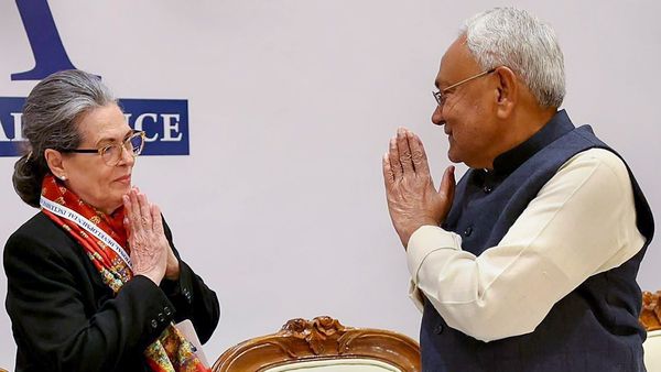 ಹಿಂದಿ ರಾಷ್ಟ್ರಭಾಷೆ ಎಲ್ಲರೂ ಕಲಿಬೇಕು! ಡಿಎಂಕೆ ನಾಯಕನ ವಿರುದ್ಧ ನಿತೀಶ್ ಕುಮಾರ್ ಉದ್ಧಟತನ