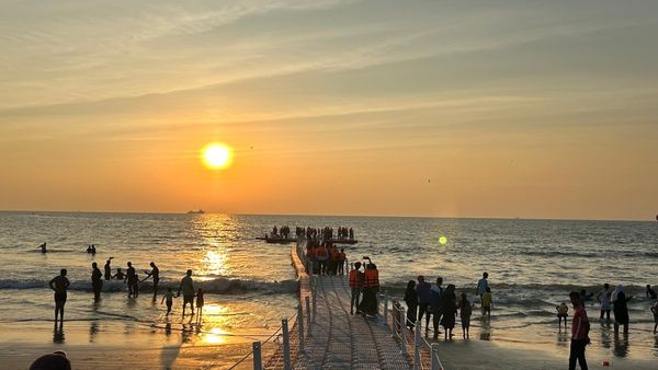 ಪಣಂಬೂರು ಬೀಚ್‌ನಲ್ಲಿ ಜನವೋ ಜನ: ವರ್ಷಾಂತ್ಯಕ್ಕೆ ಕಳೆಗಟ್ಟುತ್ತಿದೆ ಕಡಲ ಕಿನಾರೆ