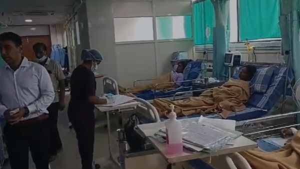 ಹೊಸಕೋಟೆ ದೇವಾಲಯಗಳಲ್ಲಿ ಪ್ರಸಾದ ತಿಂದು ನೂರಾರು ಜನ ಅಸ್ವಸ್ಥ!