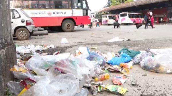 ಶೃಂಗೇರಿಯಲ್ಲಿ ಪೌರ ಕಾರ್ಮಿಕರ ಮುಷ್ಕರ, ಪಟ್ಟಣದಲ್ಲಿ ಕಸದ ರಾಶಿ