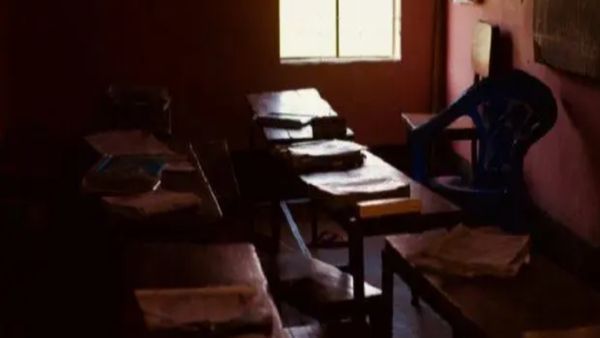 ಶಾಲೆ ಮಕ್ಕಳ ಕೈಯಲ್ಲಿ ಮತ್ತೆ ಶೌಚಾಲಯ ಕ್ಲೀನಿಂಗ್: ಇದಕ್ಕೆ ಯಾವಾಗ ಬ್ರೇಕ್?