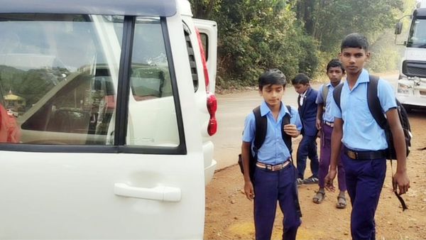 ರಾಷ್ಟ್ರೀಯ ಹೆದ್ದಾರಿ ಪಕ್ಕದಲ್ಲೇ ಇದ್ದರೂ ಬಸ್ ಇಲ್ಲದ ಊರಿದು: ಬೇಸತ್ತು ಶಾಲೆ ಬಿಡುತ್ತಿದ್ದಾರೆ ವಿದ್ಯಾರ್ಥಿಗಳು