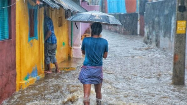 ಭಾರೀ ಮಳೆಗೆ ನಲುಗಿದ ತಮಿಳುನಾಡು: ಮೂವರು ಸಾವು, ಮುಂದುವರಿದ ಭಾರೀ ಪ್ರವಾಹ
