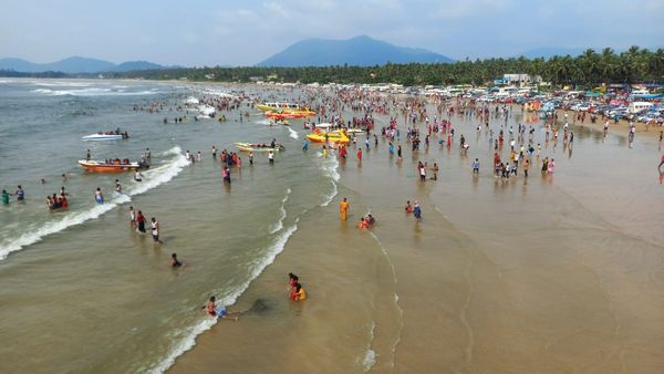 ಸಾಲು ಸಾಲು ರಜೆ, ಉತ್ತರ ಕನ್ನಡದತ್ತ ಪ್ರವಾಸಿಗರ ದಂಡು:ಹೋಟೆಲ್‌, ಹೋಮ್‌ ಸ್ಟೇ ದರ ದುಪ್ಪಟ್ಟು