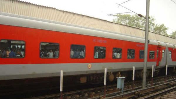 ಬೆಂಗಳೂರು-ಕೊಯಮತ್ತೂರು ಉದಯ್ ಡಬಲ್ ಡೆಕ್ಕರ್ ಎಕ್ಸ್‌ಪ್ರೆಸ್ ರೈಲು ಸೇವೆಯಲ್ಲಿ ಮಹತ್ವದ ಬದಲಾವಣೆ-ಮಾಹಿತಿ ತಿಳಿಯಿರಿ