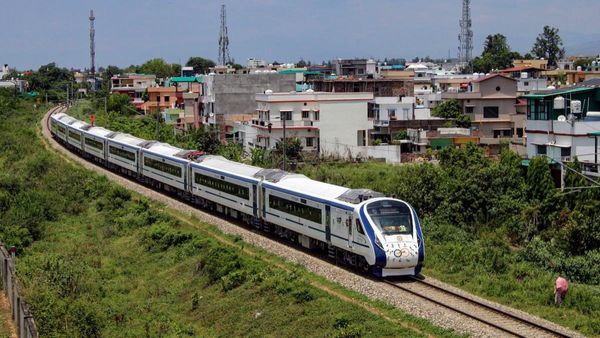 Vande Bharat Express: ಕ್ರಿಸ್ಮಸ್‌ ಹಬ್ಬಕ್ಕೆ ವಿಶೇಷ ವಂದೇ ಭಾರತ್‌ ರೈಲು- ಯಾವ ನಗರಗಳ ನಡುವೆ- ಸಮಯ, ವಿವರ