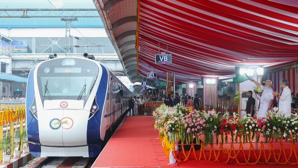 ಬೆಂಗಳೂರು-ಕೊಯಮತ್ತೂರು ವಂದೇ ಭಾರತ್ ಎಕ್ಸ್‌ಪ್ರೆಸ್‌ ಪ್ರಾಯೋಗಿಕ ಸಂಚಾರ ಯಶಸ್ವಿ