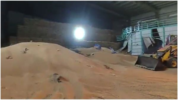 Vijayapura: ಗೋದಾಮಿನಲ್ಲಿ ಬೃಹತ್ ಯಂತ್ರ ಕುಸಿತ: ಮೂವರು ಕಾರ್ಮಿಕರ ಸಾವು, ಮುಂದುವರೆದ ರಕ್ಷಣಾ ಕಾರ್ಯಾಚರಣೆ