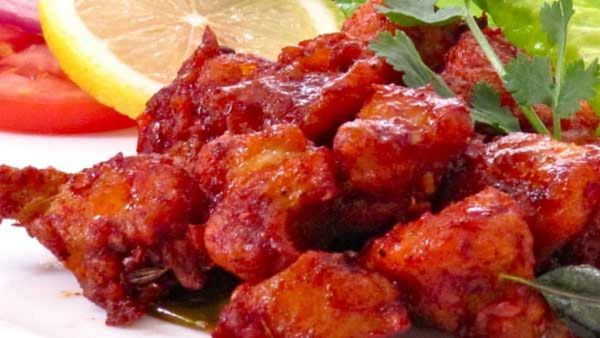 Village Style Chicken Fry Recipe: ಊಟಕ್ಕೆ ಮನೆಗೆ ಬನ್ನಿ ಎಂದು ಸ್ನೇಹಿತರನ್ನ ಕರೆದರೆ, ಹಳ್ಳಿ ಶೈಲಿಯ ಚಿಕನ್ ಫ್ರೈ ಟ್ರೈ ಮಾಡಿ