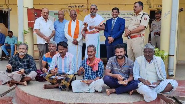 Ram Mandir Inauguration: ಚಾಮರಾಜನಗರ ಜಿಲ್ಲೆಯಲ್ಲಿ ಜೈಲು ಹಕ್ಕಿಗಳಿಗೆ ಅಯೋಧ್ಯೆ ಮಂತ್ರಾಕ್ಷತೆ, ಜಪ ಮಾಲೆ ವಿತರಣೆ