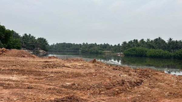 ಫಲ್ಗುಣಿ ನದಿಯ ಮೇಲೆ ಭೂಮಾಫಿಯಾ ಕಣ್ಣು, ನದಿಯೊಡಲು ಸೇರಿತು ಮಣ್ಣು