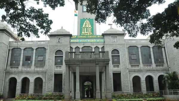 ಪಾದಚಾರಿ ಮಾರ್ಗ ತೆರವು ಮಾಡದ ಬಿಬಿಎಂಪಿ; ಕೋರ್ಟ್ ತರಾಟೆ