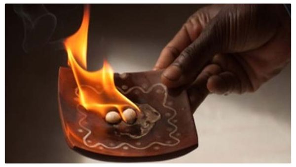 Camphor: ಪ್ರತಿ ದಿನ ಮನೆಯಲ್ಲಿ ಕರ್ಪೂರ ಹಚ್ಚಿದರೆ ಏನಾಗುತ್ತೆ ಗೊತ್ತಾ? ತಿಳಿದರೆ ದಿನಾ ಹಚ್ಚುವಿರಿ