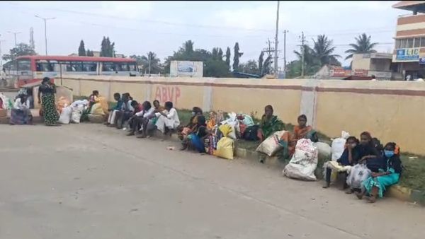 ಗುಂಡ್ಲುಪೇಟೆ: ಕೂಲಿ ಅರಸಿ ಪೋಷಕರ ಜೊತೆ ಕೇರಳಕ್ಕೆ ಗುಳೆ ಹೊರಟ 24 ವಿದ್ಯಾರ್ಥಿಗಳು, ಶಿಕ್ಷಣಾಧಿಕಾರಿ ಹೇಳಿದ್ದೇನು?