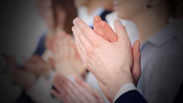 Benefits of Clapping: ಆರತಿ ಮತ್ತು ಕೀರ್ತನೆ ವೇಳೆ ಜನರು ಏಕೆ ಚಪ್ಪಾಳೆ ತಟ್ಟುತ್ತಾರೆ? ಇಲ್ಲಿದೆ ಉತ್ತರ