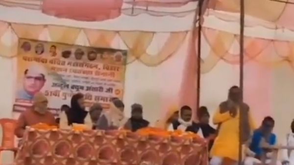 ರಾಮಮಂದಿರವನ್ನು ಟೀಕಿಸುವ ವೇಳೆ ಕುಸಿದ ವೇದಿಕೆ: ವಿಡಿಯೋ ವೈರಲ್