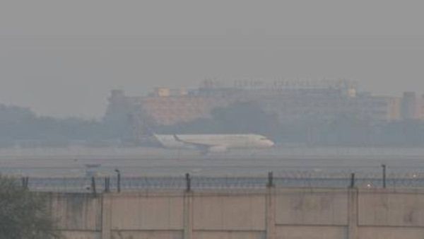 ವಿಮಾನ ಪ್ರಯಾಣಿಕರೇ ಮನೆಯಿಂದ ಹೊರಡುವ ಮುನ್ನ ಇದನ್ನು ತಿಳಿಯಿರಿ: 30 ವಿಮಾನಗಳು ವಿಳಂಬ