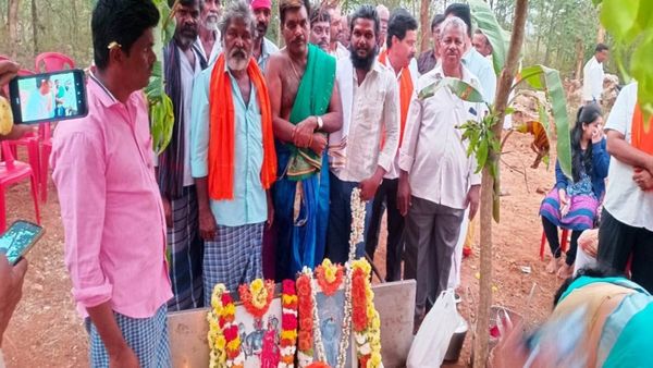 ಅಯೋಧ್ಯೆ ರಾಮನ ವಿಗ್ರಹಕ್ಕೆ ಶಿಲೆ ದೊರೆತ ಹಾರೋಹಳ್ಳಿಗೆ ಭಕ್ತರ ದೌಡು: ಕಲ್ಲಿದ್ದ ಜಮೀನಿನಲ್ಲಿ ವಿಶೇಷ ಪೂಜೆ