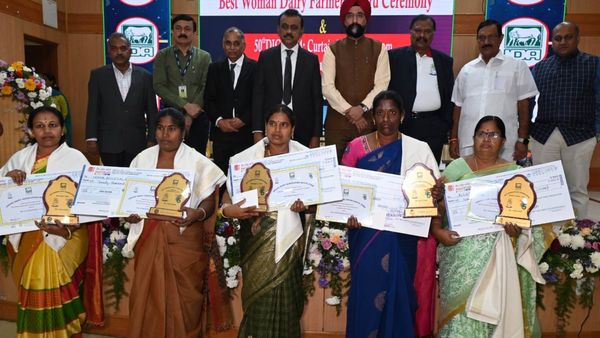 IDA: ಐವರು ಮಹಿಳಾ ರೈತರಿಗೆ 'ಅತ್ಯುತ್ತಮ ಮಹಿಳಾ ಹೈನುಗಾರ್ತಿ ಪ್ರಶಸ್ತಿ'