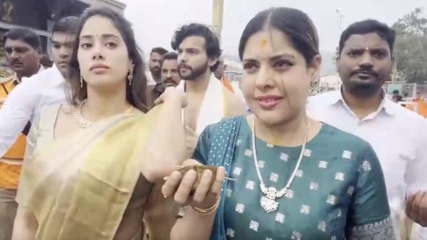 ತಾಯಿಯಂತೆ ತಿರುಪತಿ ತಿರುಮಲ ದೇವಸ್ಥಾನಕ್ಕೆ ಭೇಟಿಕೊಟ್ಟ ಜಾಹ್ನವಿ ಕಪೂರ್