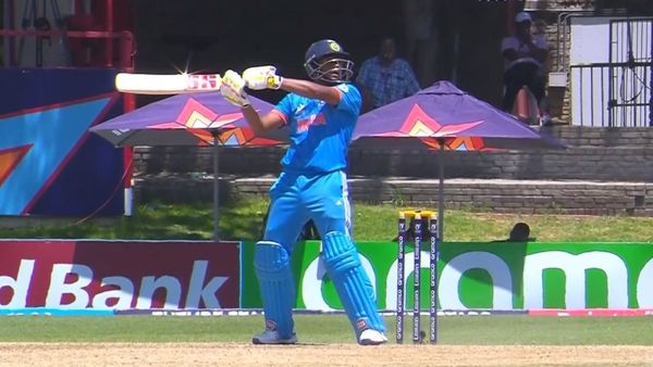 Musheer Khan: ಧೋನಿಯಂತೆ ಹೆಲಿಕಾಪ್ಟರ್ ಶಾಟ್‌ ಮೂಲಕ ಸಿಕ್ಸರ್ ಸಿಡಿಸಿದ ಸರ್ಫರಾಜ್ ಖಾನ್ ಸಹೋದರ