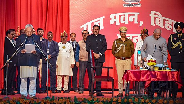 Nitish Kumar: 9ನೇ ಬಾರಿಗೆ ಬಿಹಾರ ಸಿಎಂ ಆಗಿ ಪ್ರಮಾಣವಚನ ಸ್ವೀಕರಿಸಿ ನಿತೀಶ್ ಕುಮಾರ್