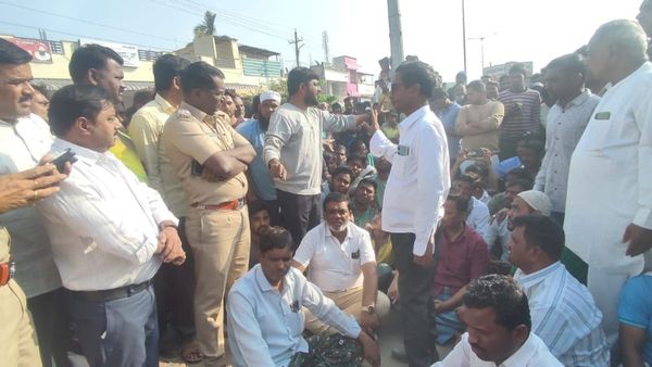 ಟಿಪ್ಪು ಸುಲ್ತಾನ್ ನಾಮಫಲಕಕ್ಕೆ ಚಪ್ಪಲಿ ಹಾರ! ಸಿರವಾರದಲ್ಲಿ ಕಿಡಿ ಹೊತ್ತಿಸಿದ ಕಿಡಿಗೇಡಿಗಳು