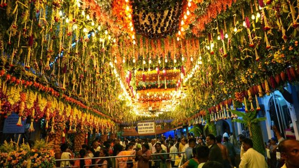 ಹೊಸವರ್ಷಕ್ಕೆ ಅದ್ಭುತವಾಗಿ ಅಲಂಕಾರಗೊಂಡ ಶ್ರೀಕ್ಷೇತ್ರ ಧರ್ಮಸ್ಥಳ: ಭೂಲೋಕದ ಸ್ವರ್ಗ ಎಂದ ಭಕ್ತರು