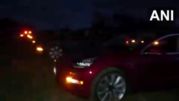 Tesla car: ಗಮನ ಸೆಳೆದ ಜೈ ಶ್ರೀರಾಮ್‌.. ಜೈ ಶ್ರೀರಾಮ್‌ ರಾಜಾರಾಮ್‌ ಹಾಡಿಗೆ ಅಮೆರಿಕಾದ ಟೆಸ್ಲಾ ಕಾರುಗಳ ಲೈಟಿಂಗ್ಸ್‌ ಶೋ, ವೈರಲ್‌