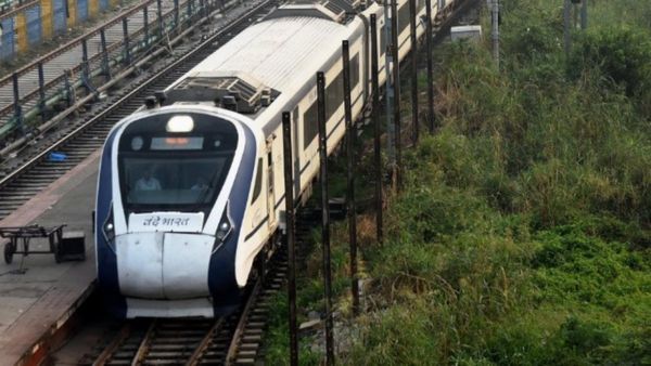  Vande Bharat Express: ಈ ಹೊಸ ಮಾರ್ಗದಲ್ಲಿ ವಂದೇ ಭಾರತ್‌ ರೈಲು ಸೇವೆ-ಇಲ್ಲಿದೆ ಮಾಹಿತಿ ತಿಳಿಯಿರಿ