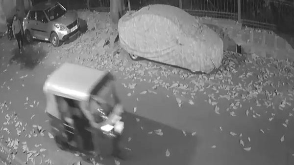 ಆಟೋದಲ್ಲಿ ಬಂದರು ಬೈಕ್ ಕಿತ್ತೊಯ್ದರು..: ಬೆಂಗಳೂರಿಗರೇ ಒಬ್ಬೊಂಟಿಯಾಗಿ ಓಡಾಡುವಾಗ ಹುಷಾರ್!