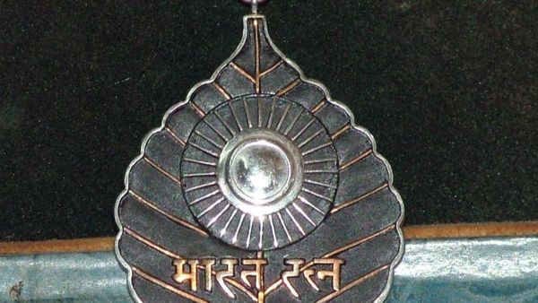 ಮೂವರಿಗೆ ಭಾರತ ರತ್ನ ಪ್ರಶಸ್ತಿ ಘೋಷಿಸಿದ ನರೇಂದ್ರ ಮೋದಿ