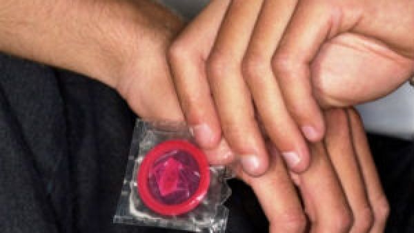 ಕಳೆದ ವರ್ಷ ಪ್ರೇಮಿಗಳ ದಿನಾಚರಣೆಯ ಹಿಂದಿನ ದಿನ 95 ಮಿಲಿಯನ್ ಉಚಿತ ಕಾಂಡೋಮ್‌ಗಳ ವಿತರಣೆ, ಈ ಬಾರಿ ಎಷ್ಟು?