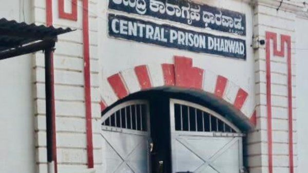 ಧಾರವಾಡ: ಜೈಲಲ್ಲಿ ಮಾರಾಮಾರಿ: ಕೈದಿಗೆ ಟೈಲ್ಸ್‌ನಿಂದ ಇರಿತ: ಆಗಿದ್ದೇನು?