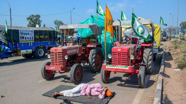 Farmers protest: ಬೇಡಿಕೆ ಈಡೇರುವವರೆಗೆ ಕದಲುವುದಿಲ್ಲ ಎಂದು ರೈತರ ಪ್ರತಿಜ್ಞೆ, ದೆಹಲಿ ಗಡಿಯಲ್ಲಿ ಭದ್ರತೆ ಸಡಿಲ!