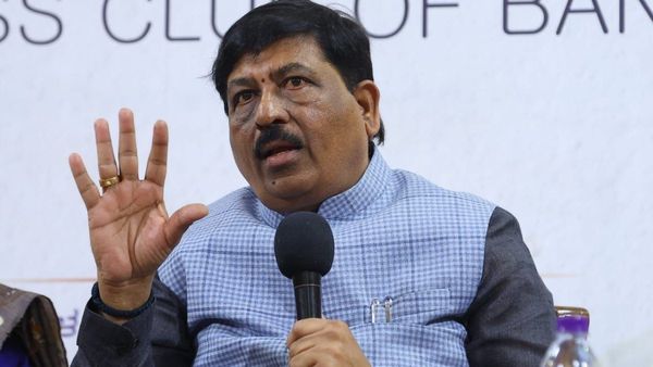 ಶೀಘ್ರದಲ್ಲೇ ಸಿದ್ದರಾಮಯ್ಯ ಸರ್ಕಾರ ಪತನ: ಭವಿಷ್ಯ ನುಡಿದ ಮಾಜಿ ಸಚಿವ