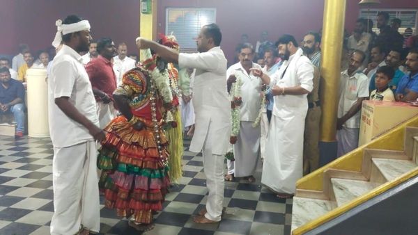 'ಕೊರಗಜ್ಜ, ಪಂಜುರ್ಲಿ ಪ್ರಸಾದ ಪಡೆದು ತಲೆಗೆ ಮೆತ್ತಿಕೊಂಡು ಯು.ಟಿ ಖಾದರ್ ನರಕಕ್ಕೆ ಹೋಗಲಿ'