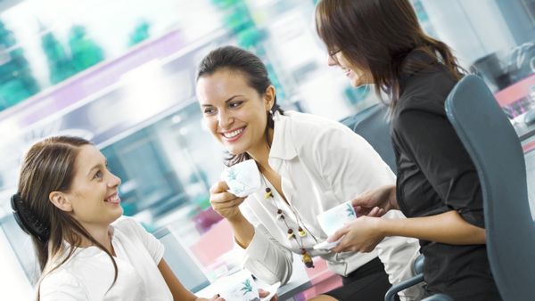 ಆಫೀಸ್‌ನಲ್ಲಿ ನಿಮ್ಮ ನಡವಳಿಕೆ ಹೇಗಿರಬೇಕು? ಅನವಶ್ಯಕ ಮಾತುಗಳು ಕೆಲಸಕ್ಕೇ ಕುತ್ತು ತರಬಹುದು ಎಚ್ಚರ